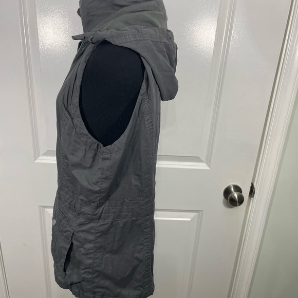 Snobbish Collection Gray Hooded Women's Vest Size Medium CB-20 - Picture 9 of 11